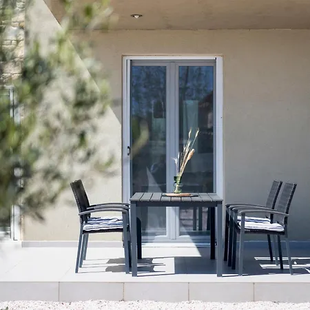 Apartment White Lotus Jacuzzi Villa, #feelslikehome *