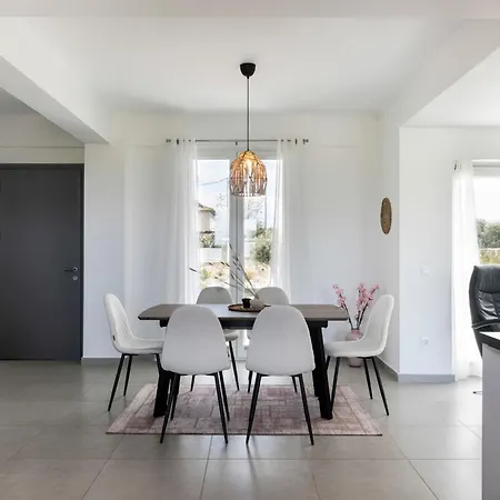 White Lotus Jacuzzi Villa, #feelslikehome Áfitos