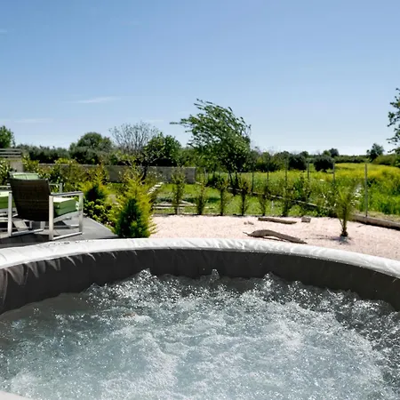 Apartment White Lotus Jacuzzi Villa, #feelslikehome