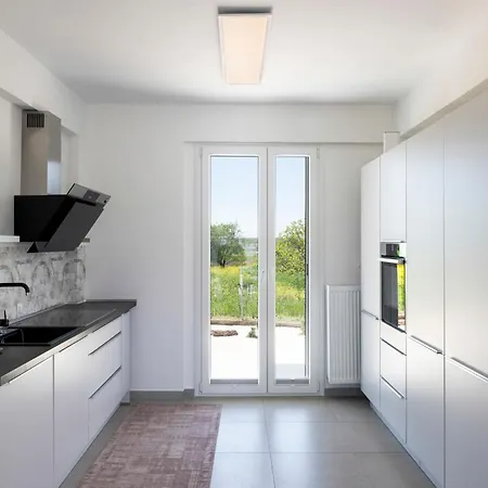 White Lotus Jacuzzi Villa, #feelslikehome Apartment