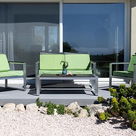 White Lotus Jacuzzi Villa, #feelslikehome Apartment