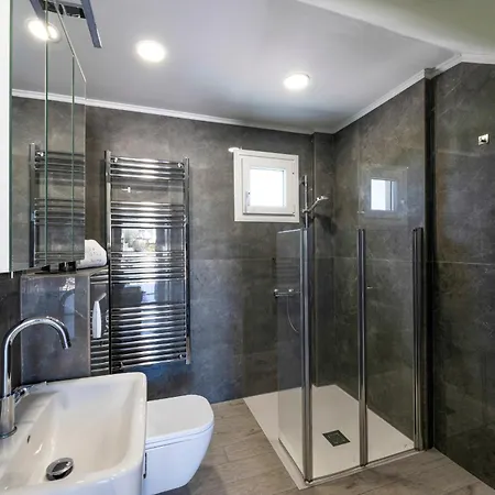 Apartment White Lotus Jacuzzi Villa, #feelslikehome