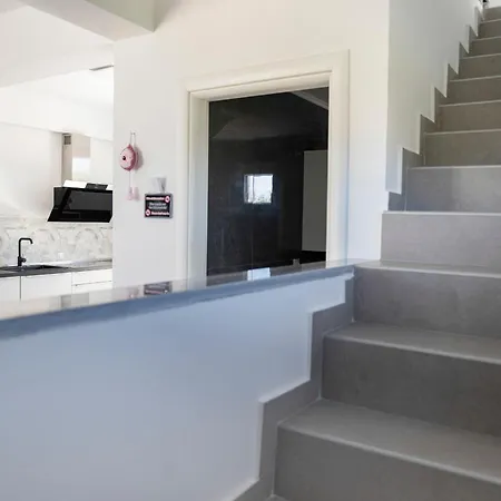 White Lotus Jacuzzi Villa, #feelslikehome Áfitos