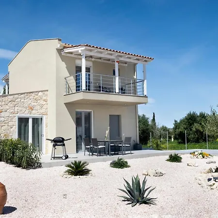 White Lotus Jacuzzi Villa, #feelslikehome Apartment *