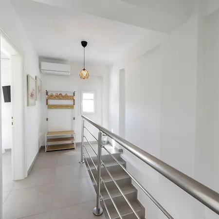 White Lotus Jacuzzi Villa, #feelslikehome Apartament *
