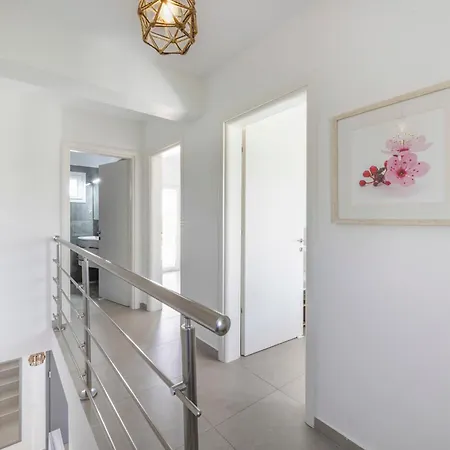 White Lotus Jacuzzi Villa, #feelslikehome *